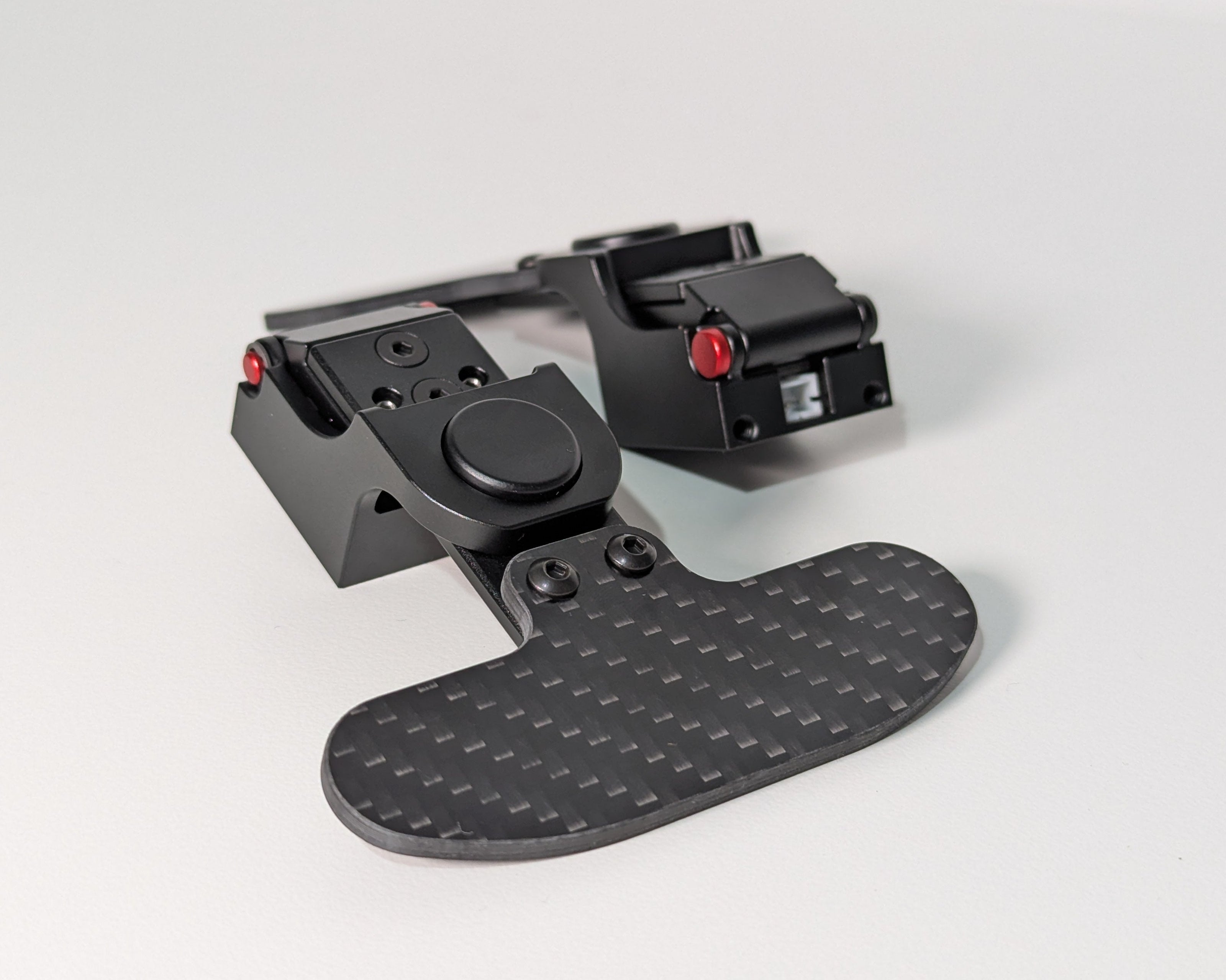 Black paddle shifter in black aluminium finish with carbon fibre paddles